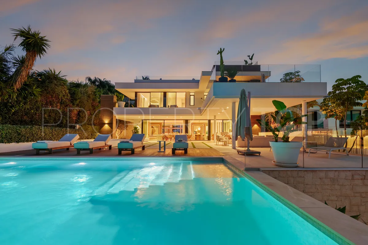 Villa for sale in Nueva Andalucia with 5 bedrooms