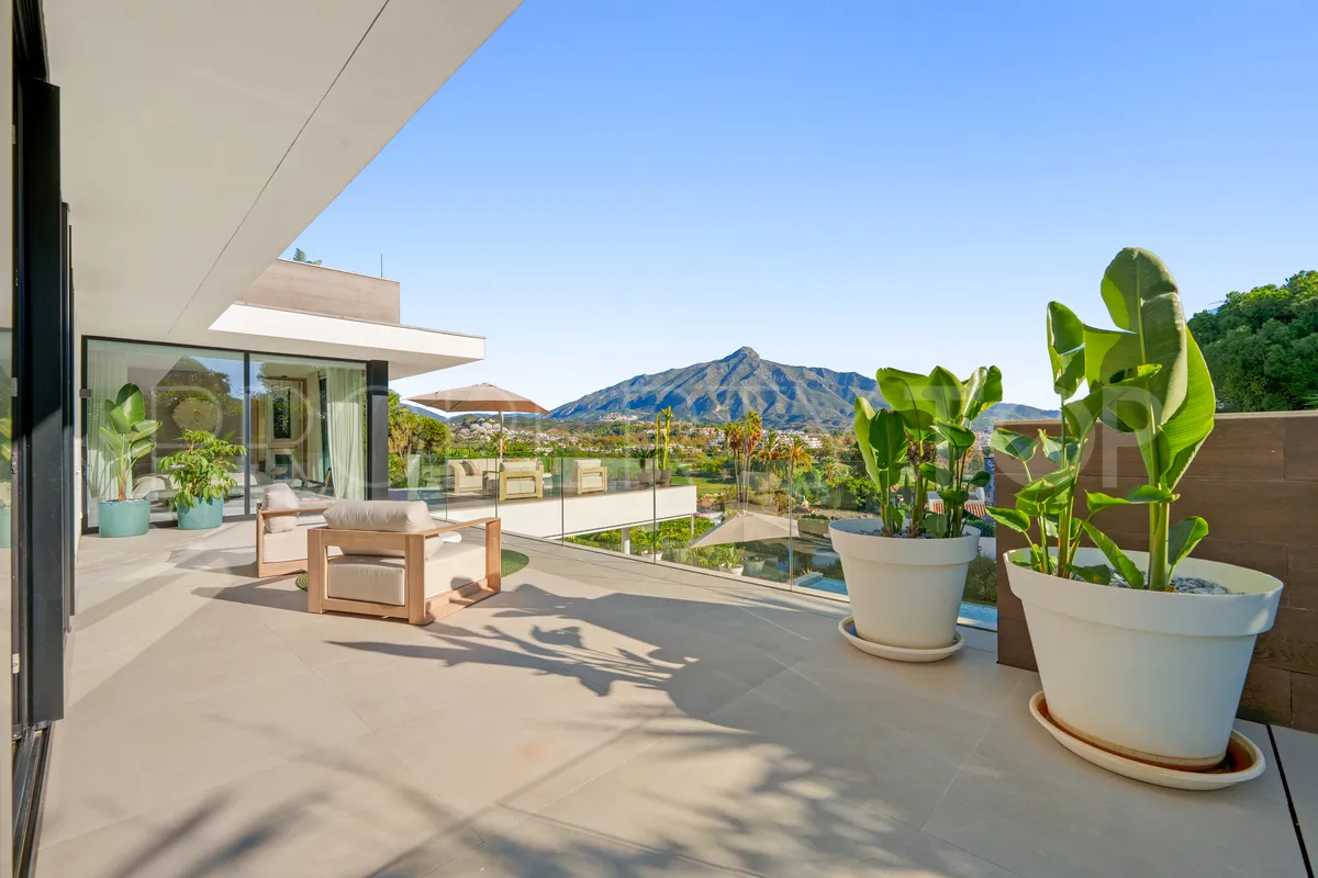 Villa for sale in Nueva Andalucia with 5 bedrooms