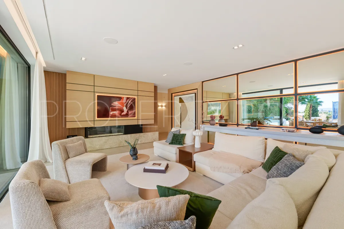 Villa for sale in Nueva Andalucia with 5 bedrooms