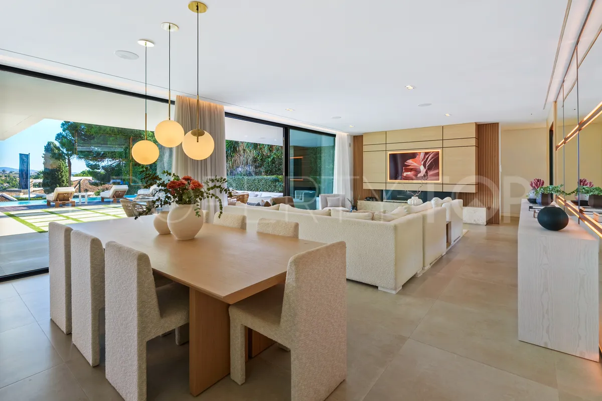 Villa for sale in Nueva Andalucia with 5 bedrooms