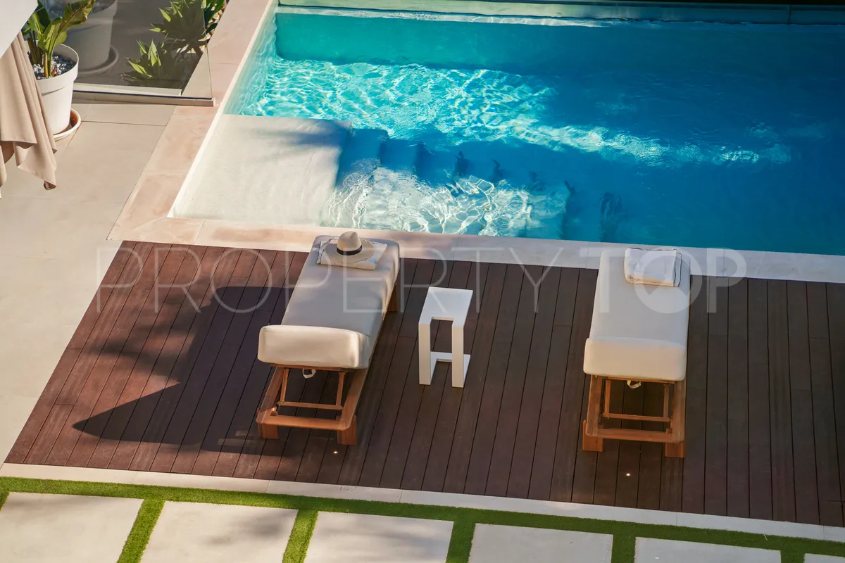 Villa for sale in Nueva Andalucia with 5 bedrooms