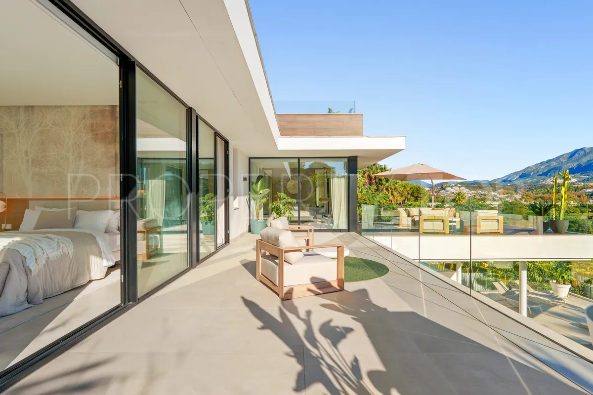 Villa for sale in Nueva Andalucia with 5 bedrooms