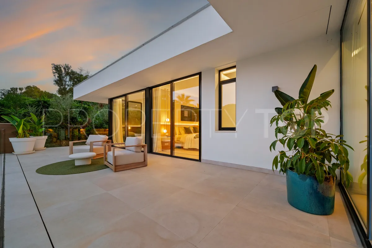 Villa for sale in Nueva Andalucia with 5 bedrooms