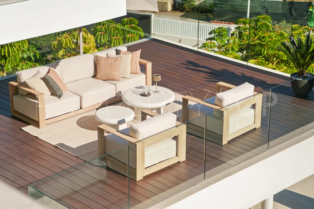 Villa for sale in Nueva Andalucia with 5 bedrooms