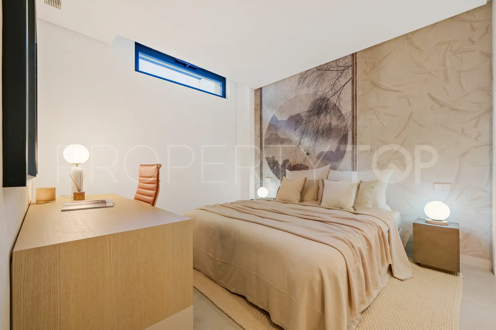 Villa for sale in Nueva Andalucia with 5 bedrooms