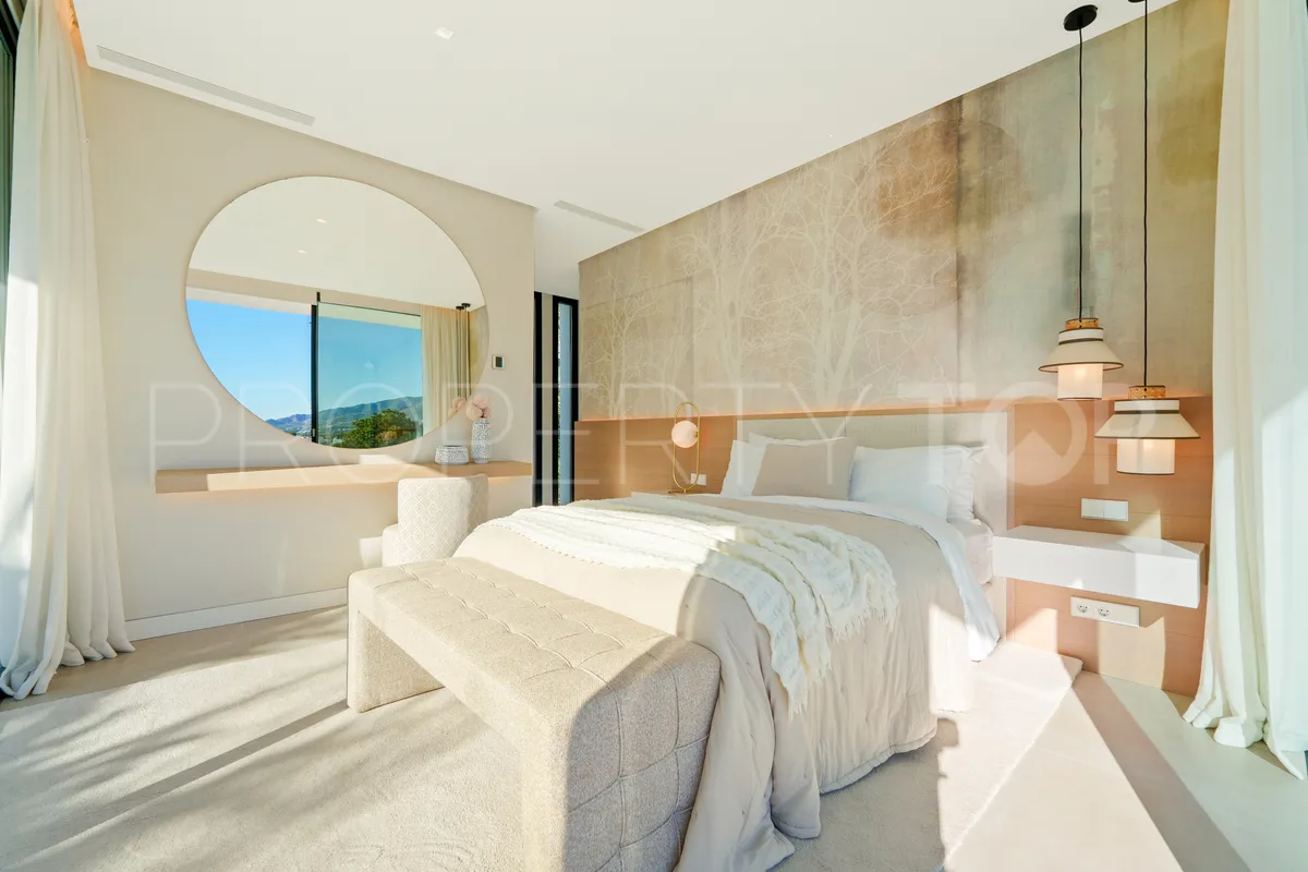Villa for sale in Nueva Andalucia with 5 bedrooms