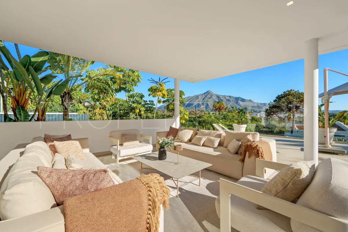 Villa for sale in Nueva Andalucia with 5 bedrooms