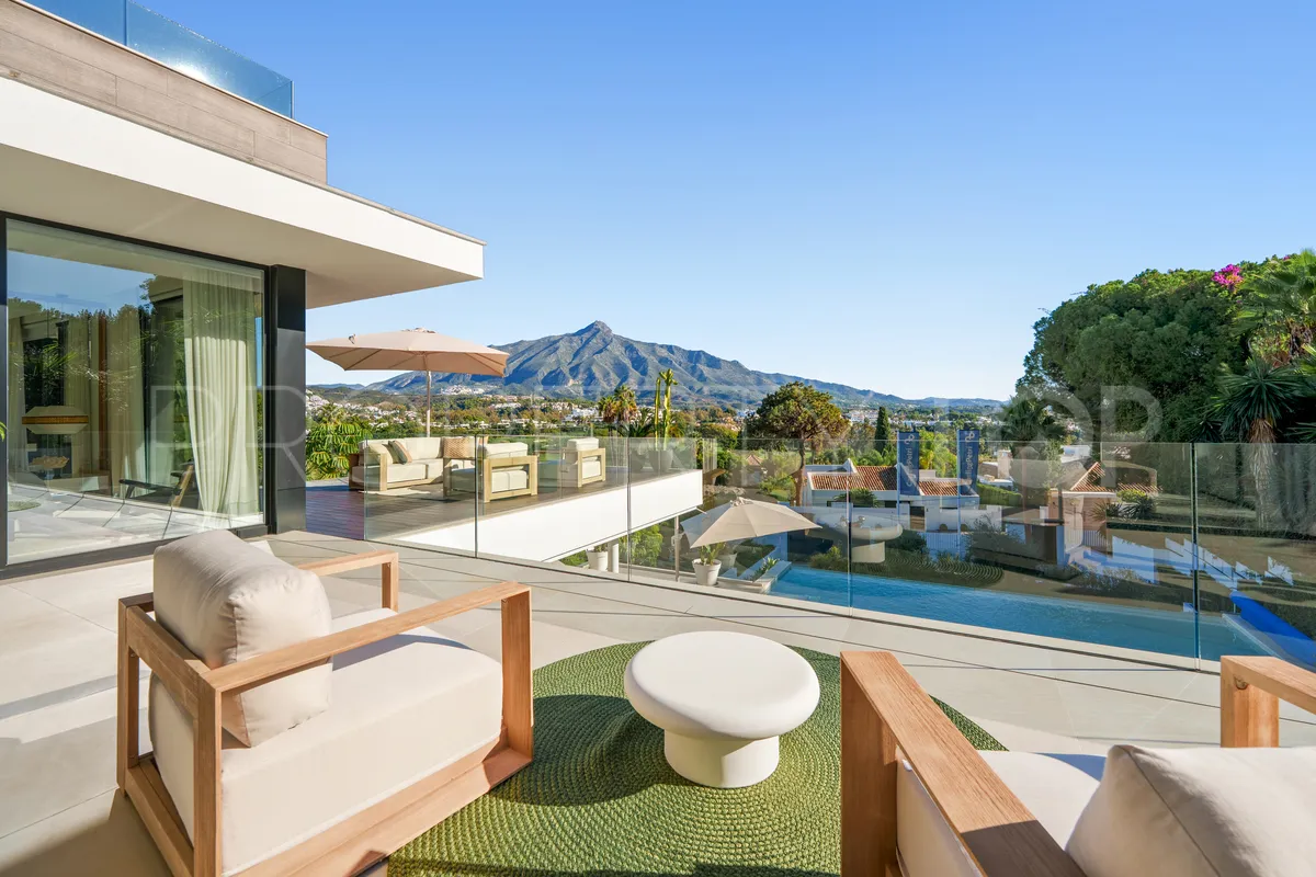 Villa for sale in Nueva Andalucia with 5 bedrooms