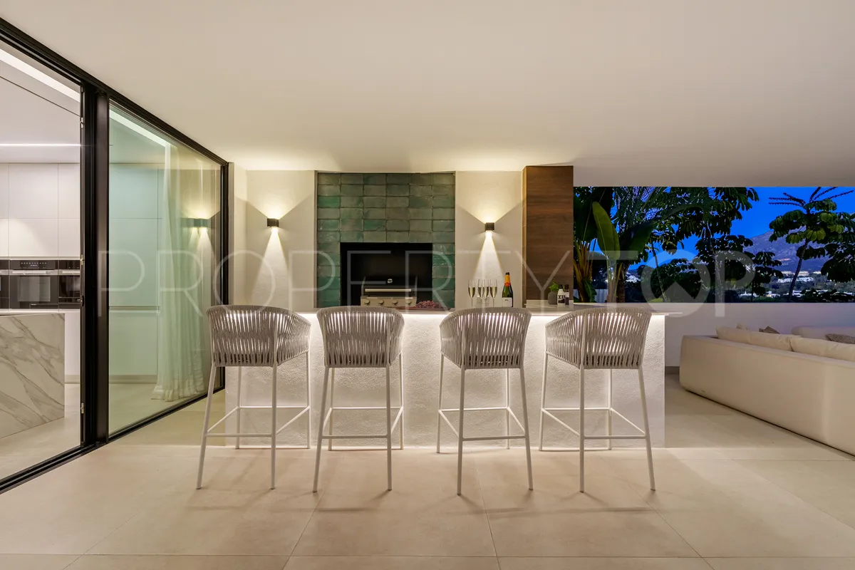 Villa for sale in Nueva Andalucia with 5 bedrooms