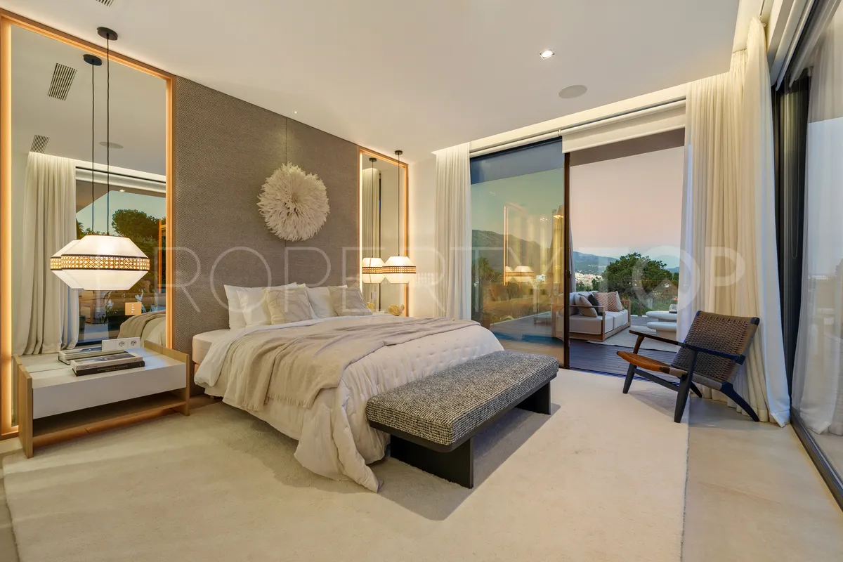 Villa for sale in Nueva Andalucia with 5 bedrooms