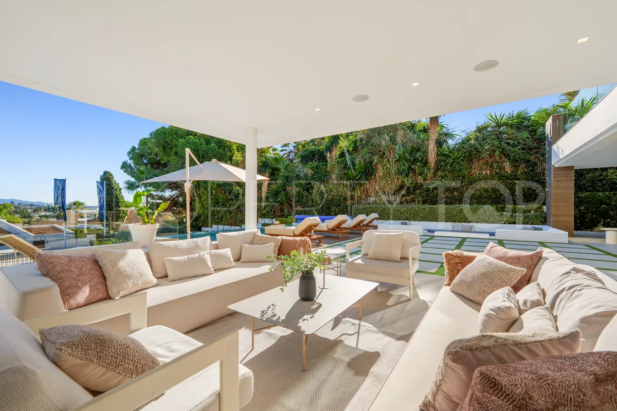 Villa for sale in Nueva Andalucia with 5 bedrooms