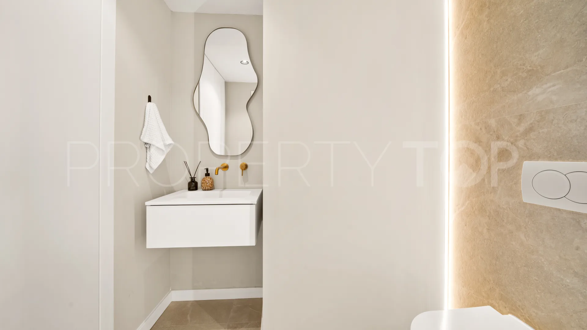 For sale apartment with 3 bedrooms in La Quinta