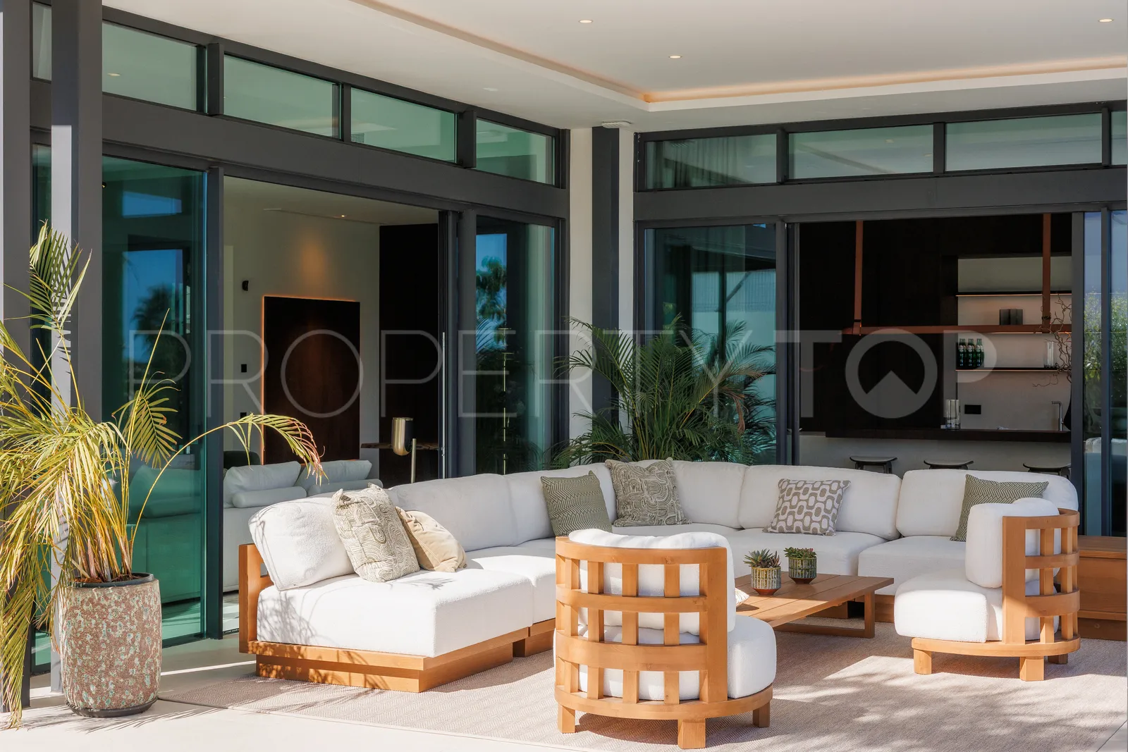 For sale villa in Marbella Golden Mile with 4 bedrooms