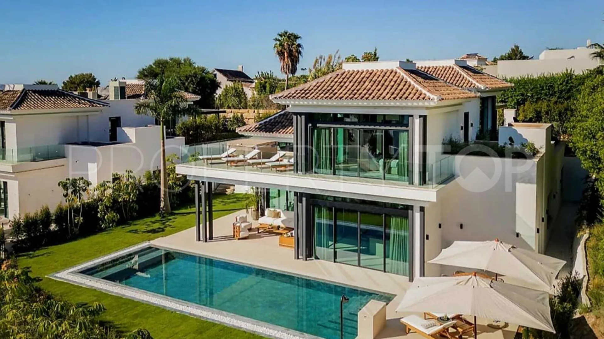 For sale villa in Marbella Golden Mile with 4 bedrooms