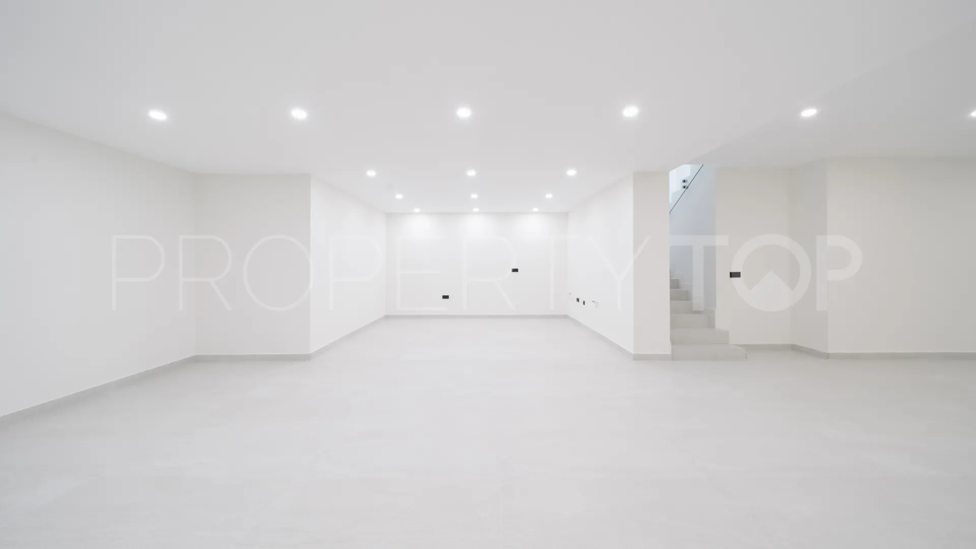 For sale villa in Estepona with 4 bedrooms