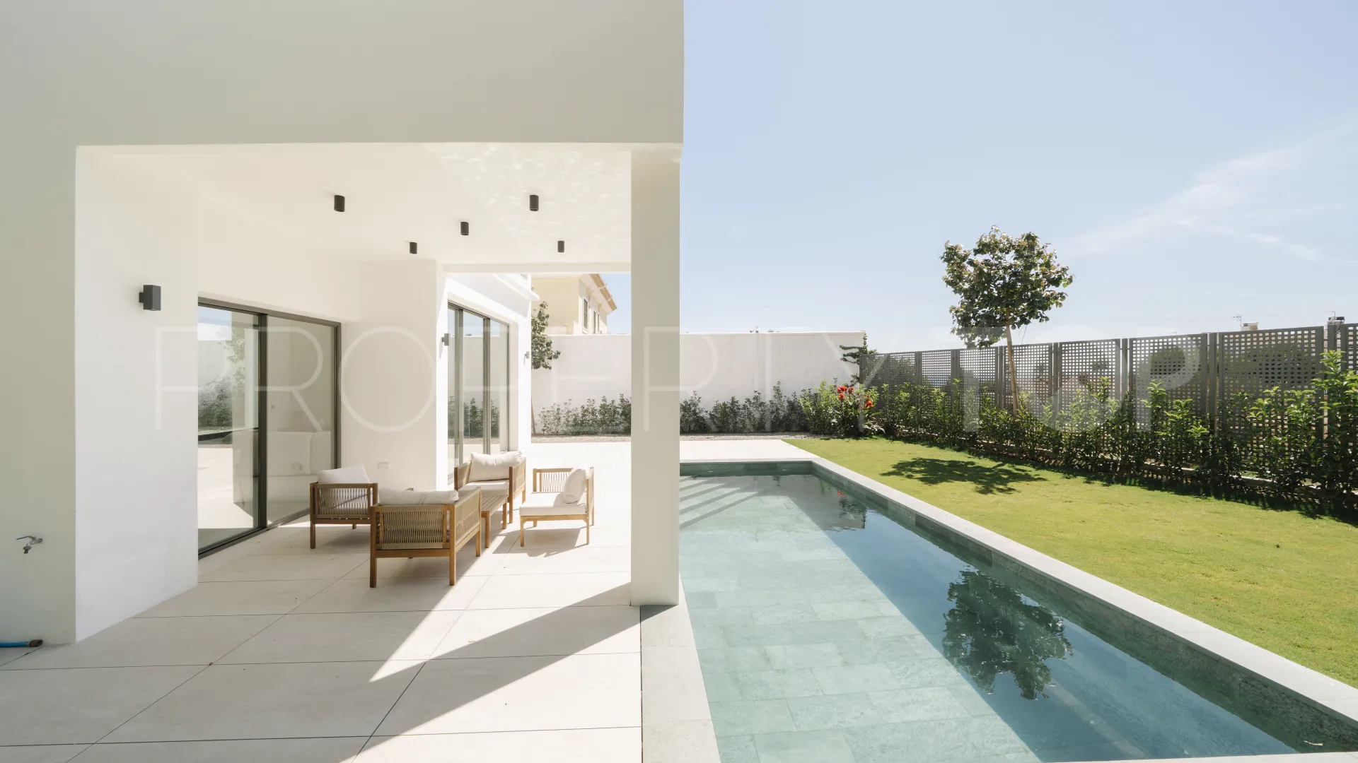 For sale villa in Estepona with 4 bedrooms