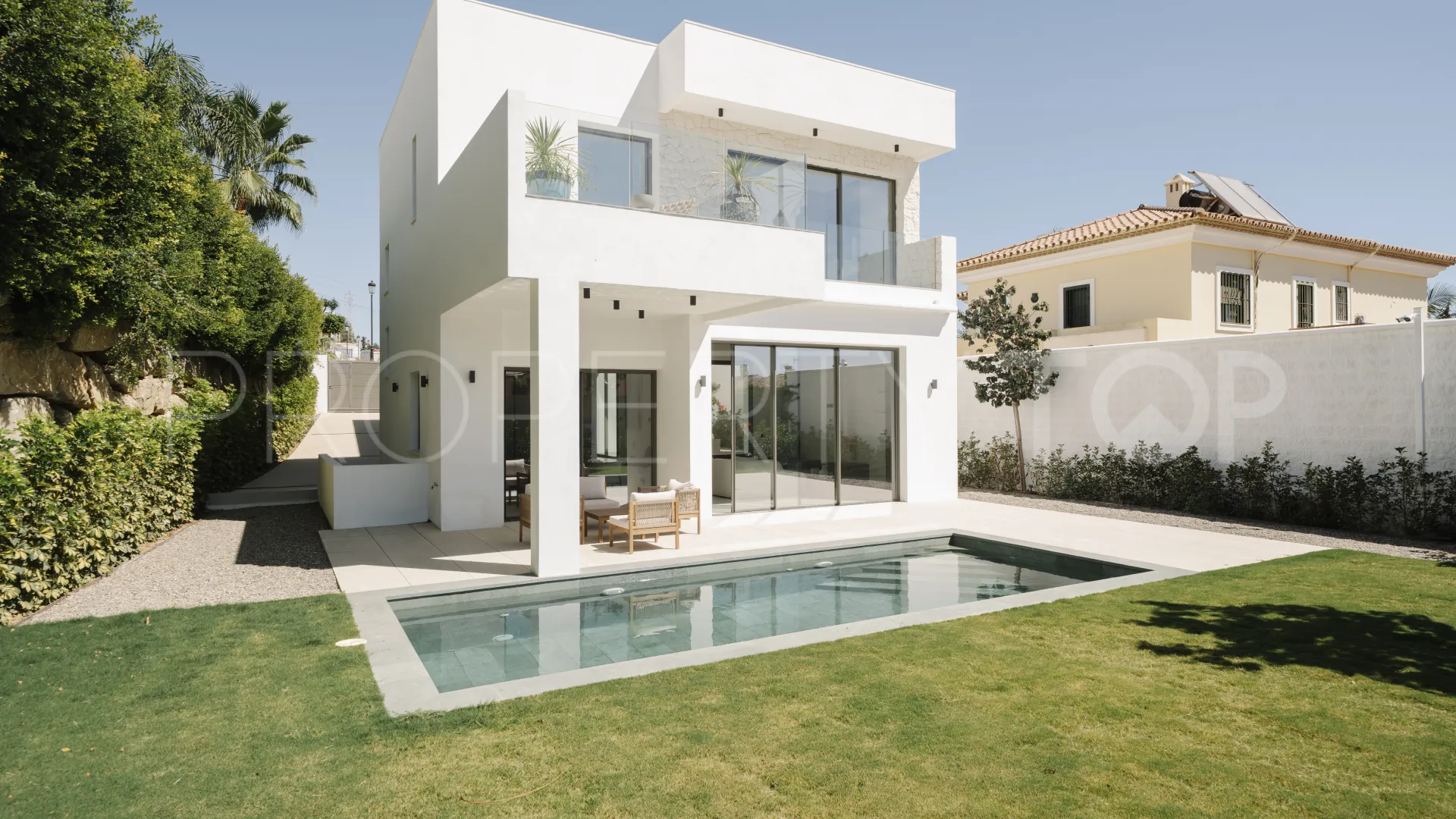 For sale villa in Estepona with 4 bedrooms