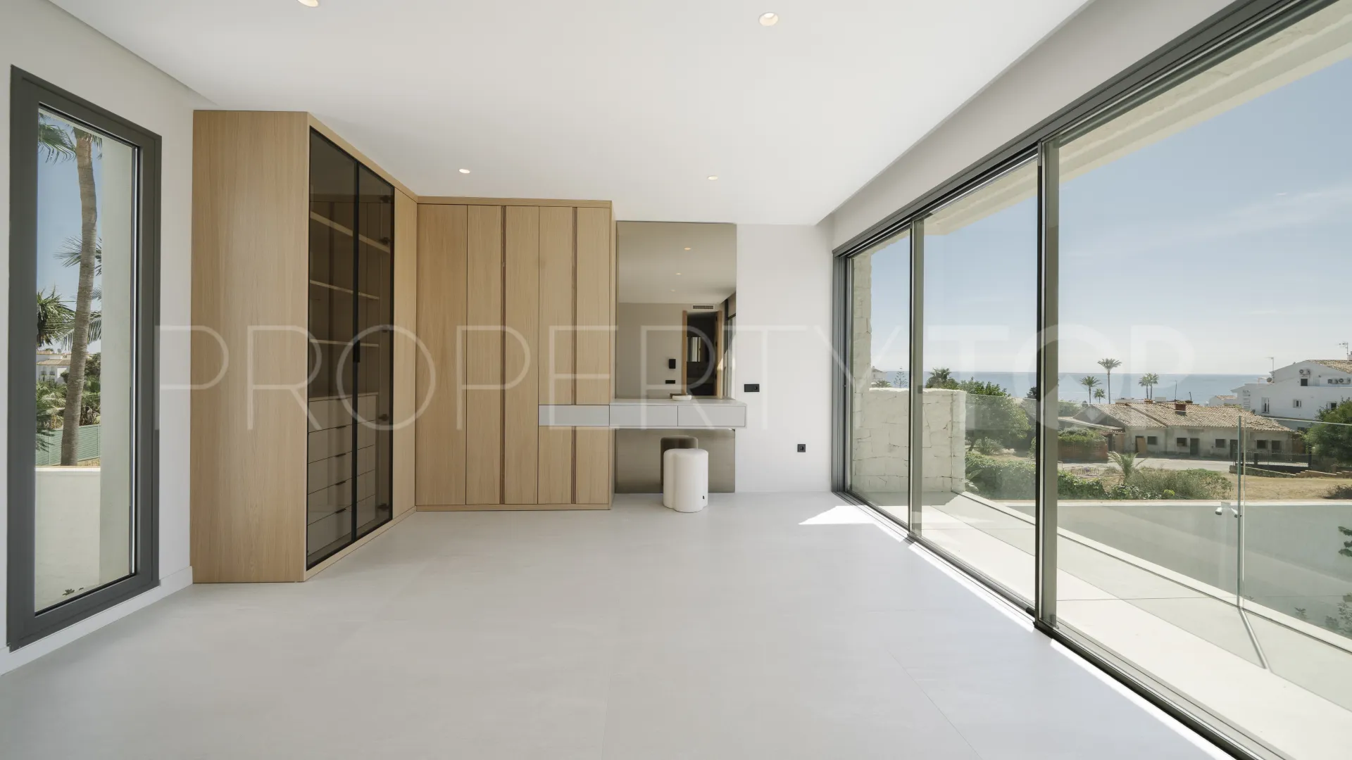 For sale villa in Estepona with 4 bedrooms