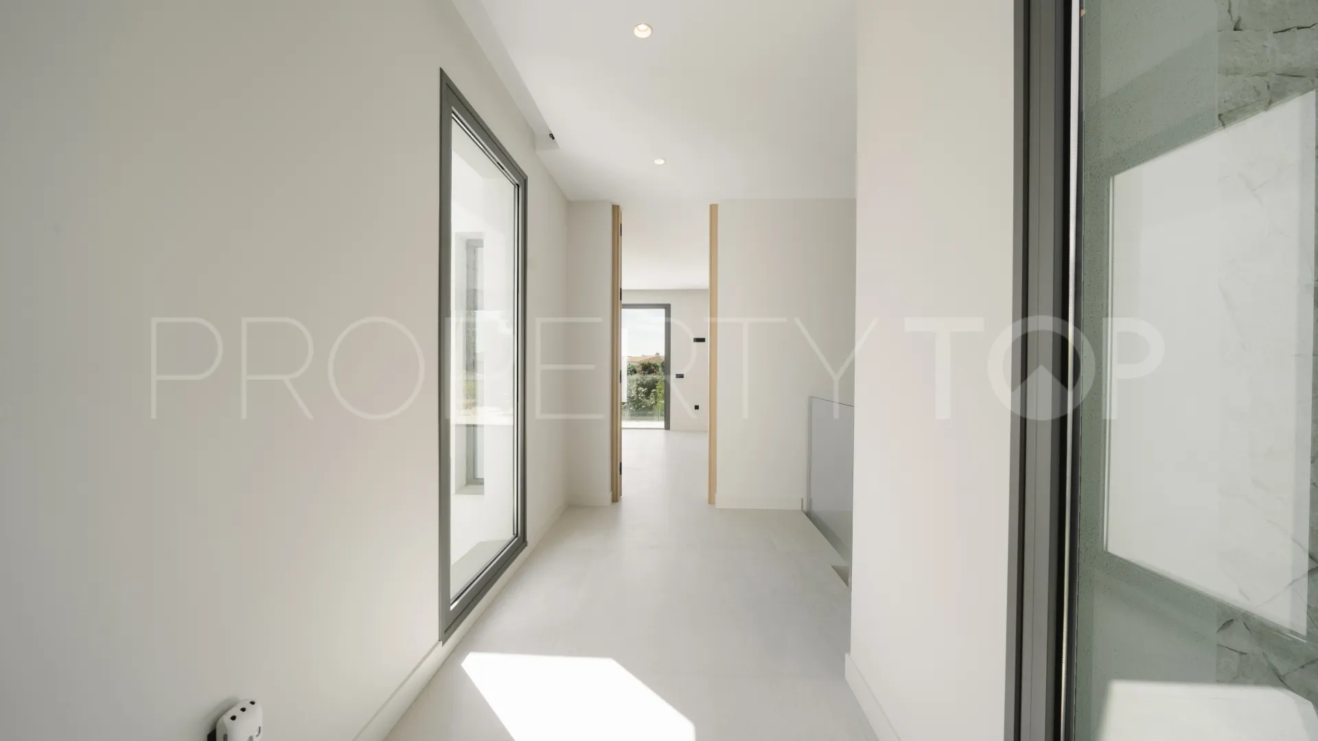 For sale villa in Estepona with 4 bedrooms
