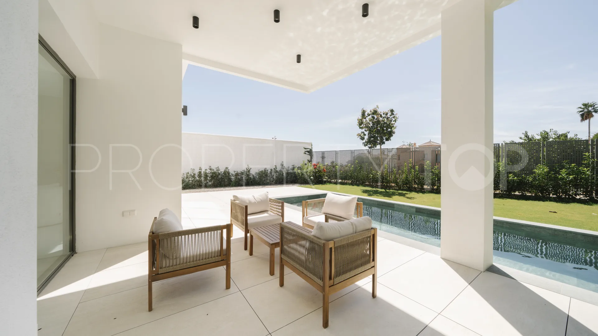 For sale villa in Estepona with 4 bedrooms