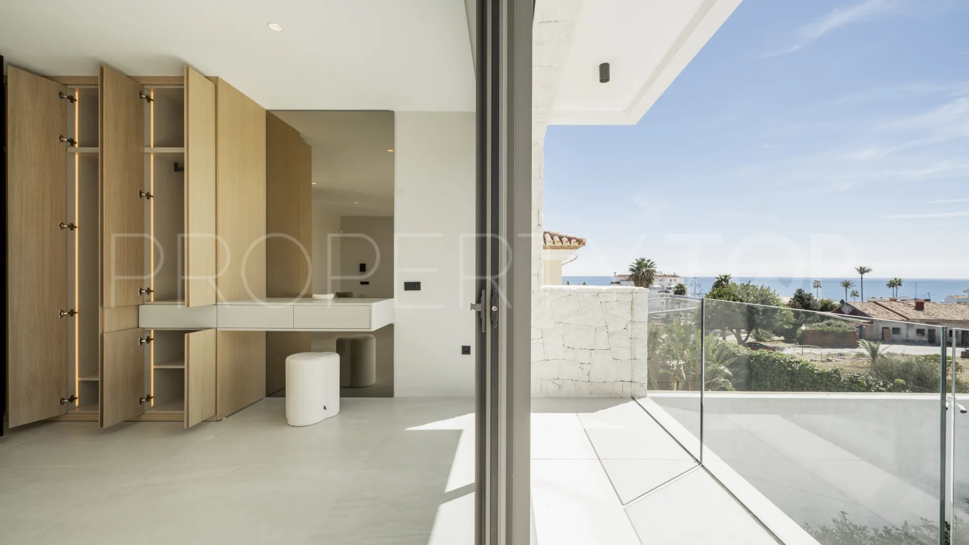 For sale villa in Estepona with 4 bedrooms