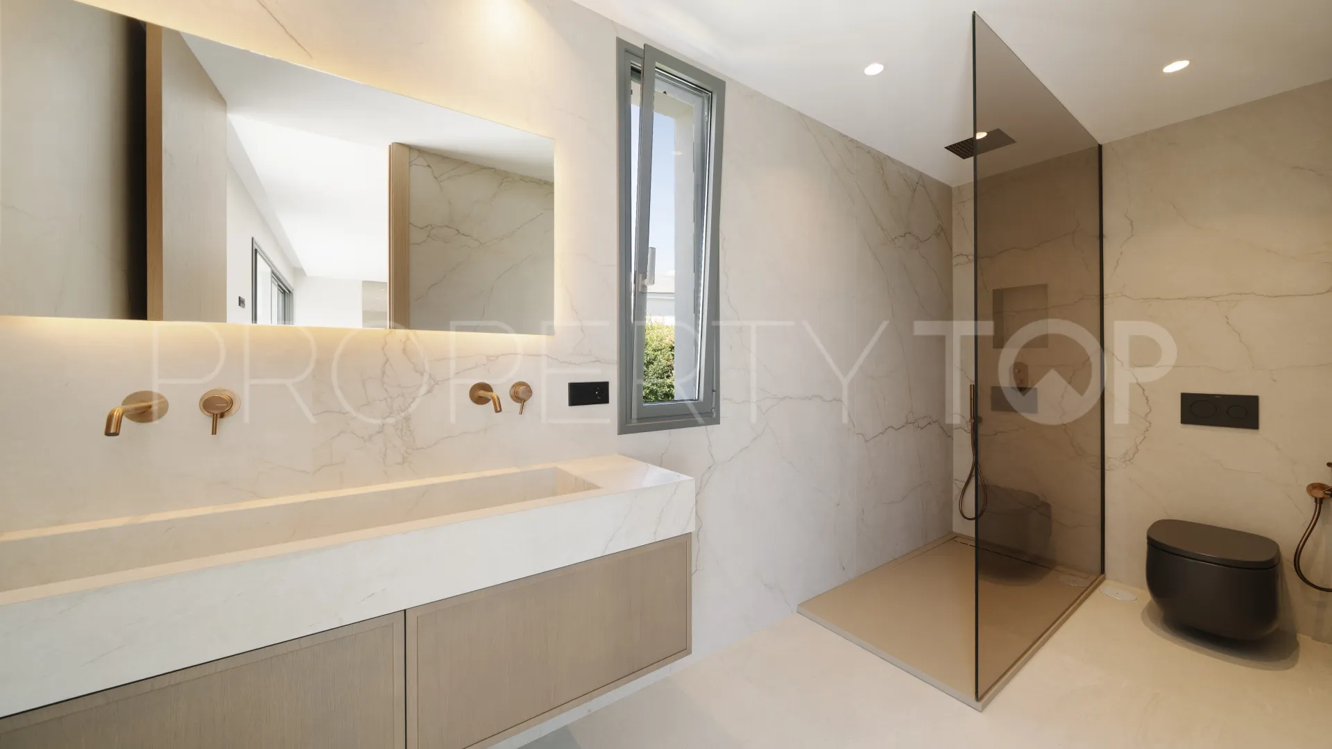 For sale villa in Estepona with 4 bedrooms