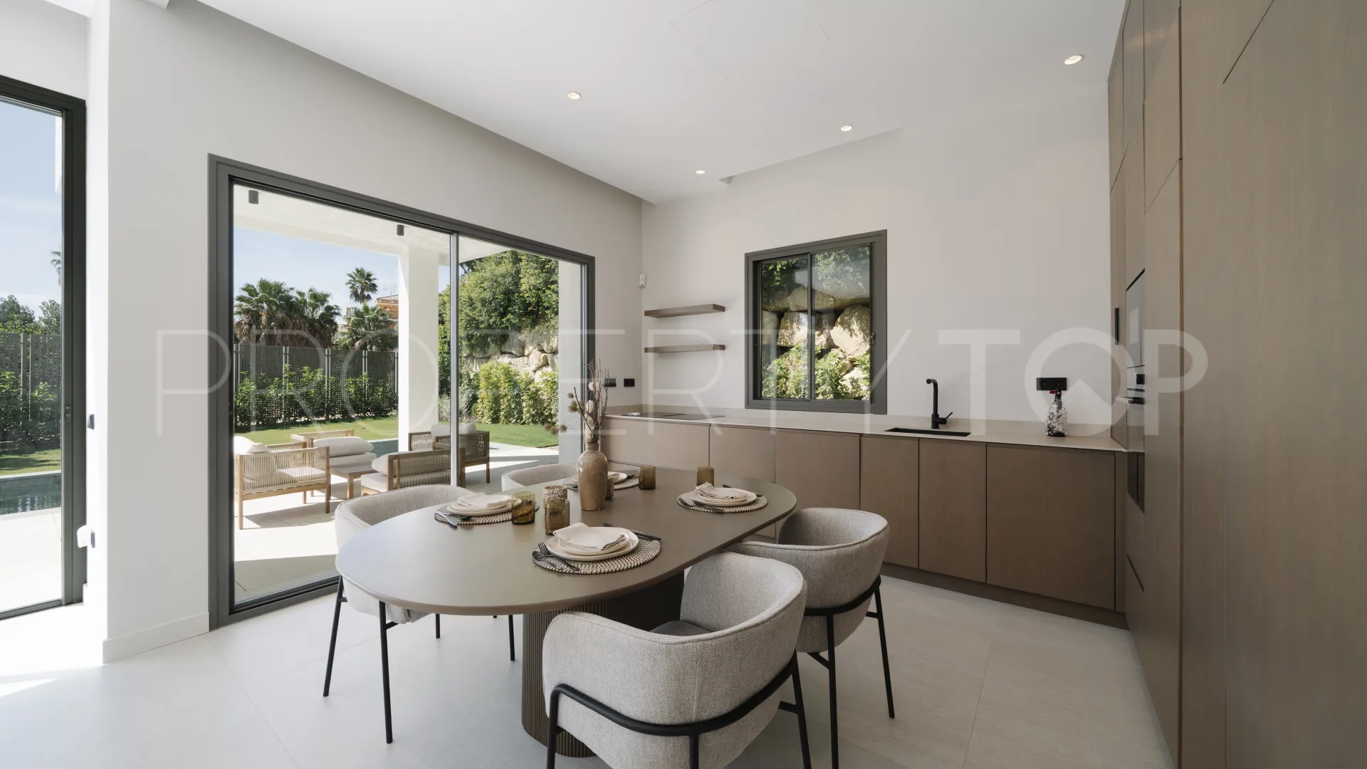 For sale villa in Estepona with 4 bedrooms