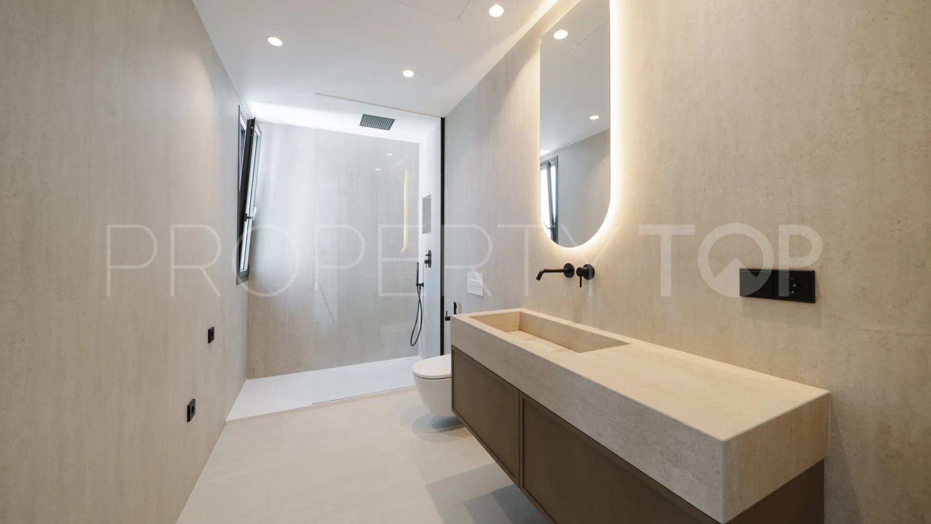For sale villa in Estepona with 4 bedrooms