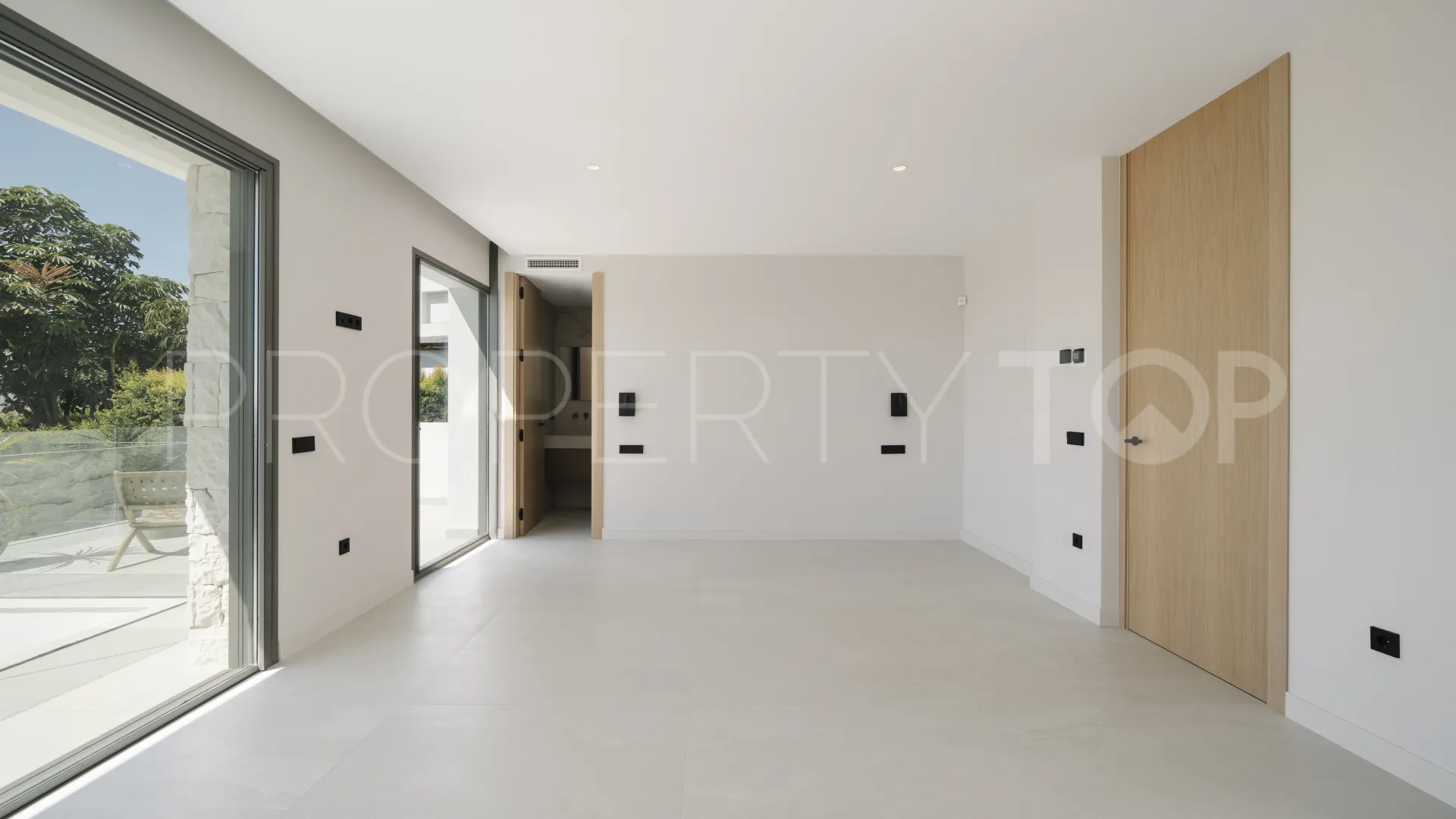 For sale villa in Estepona with 4 bedrooms
