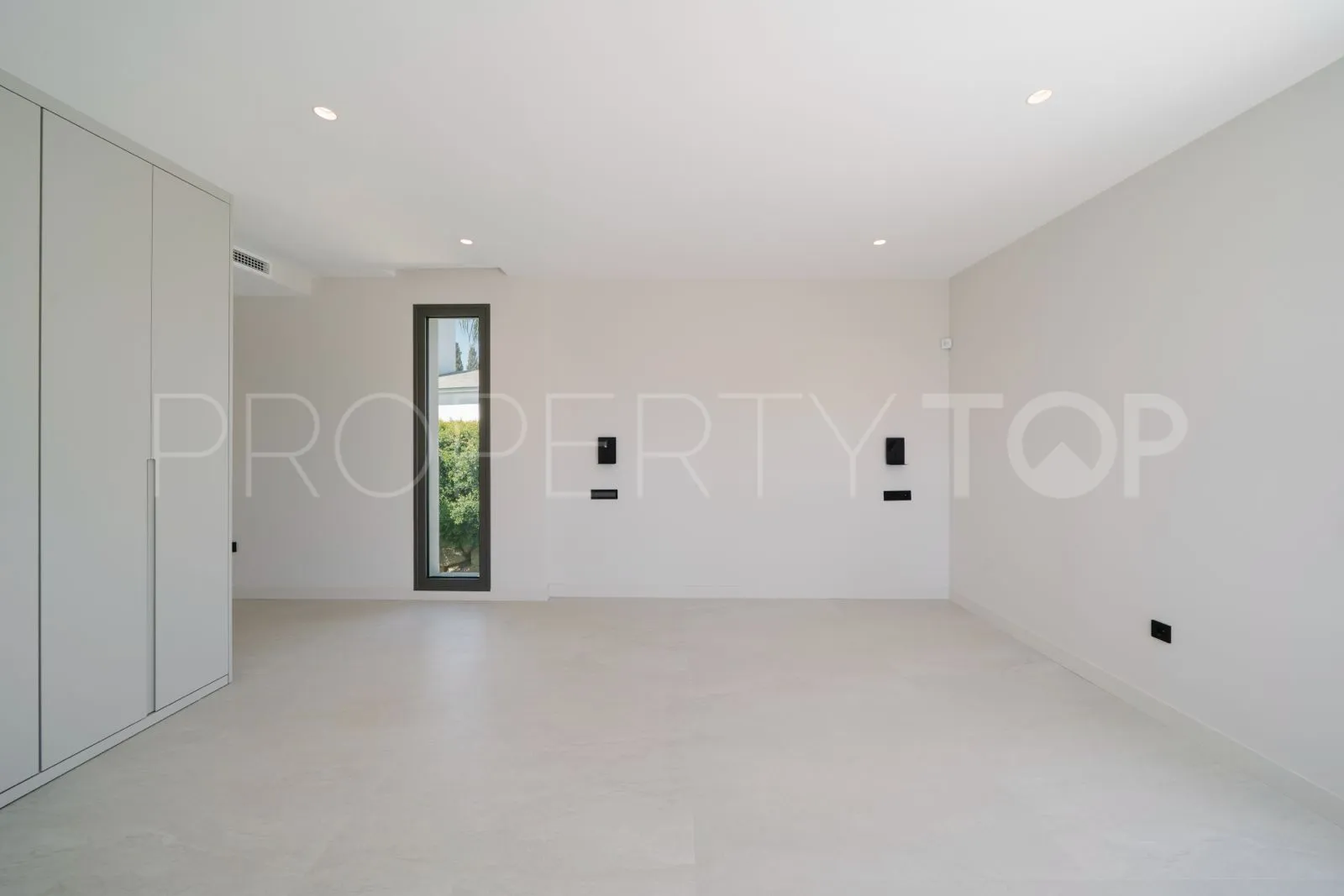 For sale villa in Estepona with 4 bedrooms