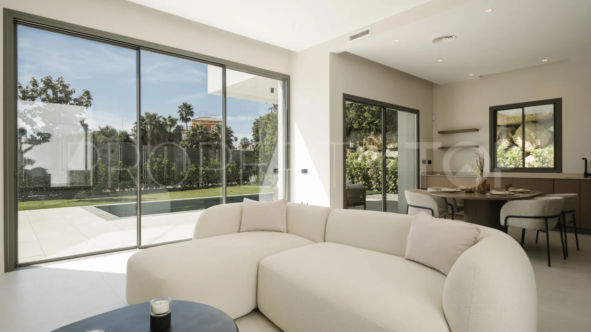 For sale villa in Estepona with 4 bedrooms