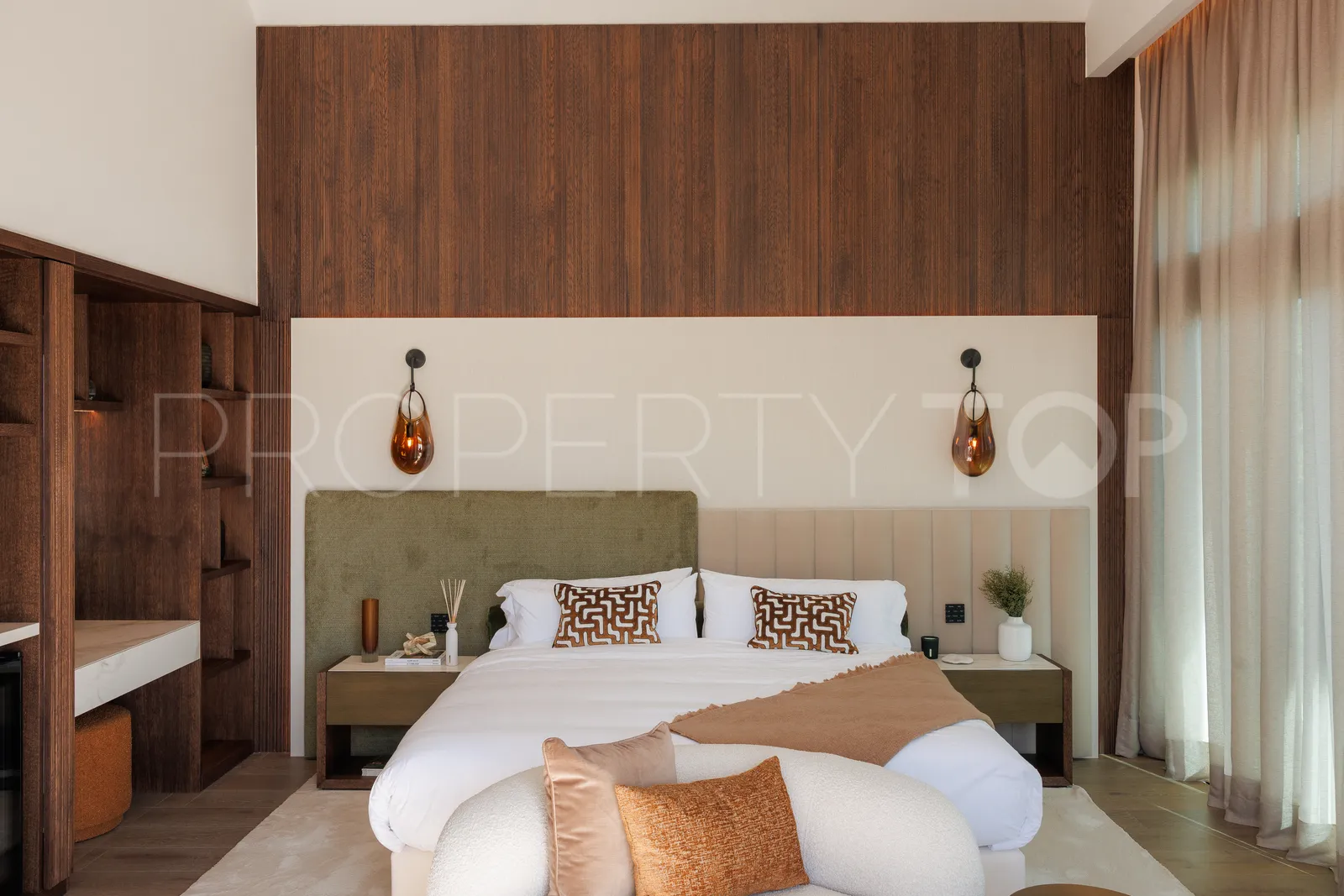 For sale villa in Marbella Golden Mile with 4 bedrooms