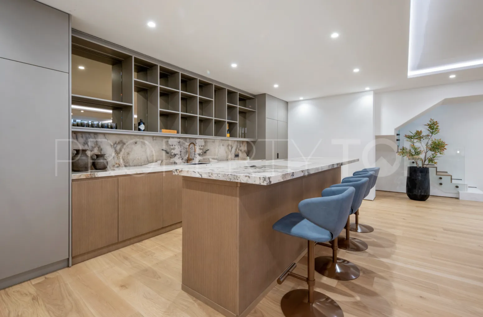 For sale Golden Mile 4 bedrooms apartment