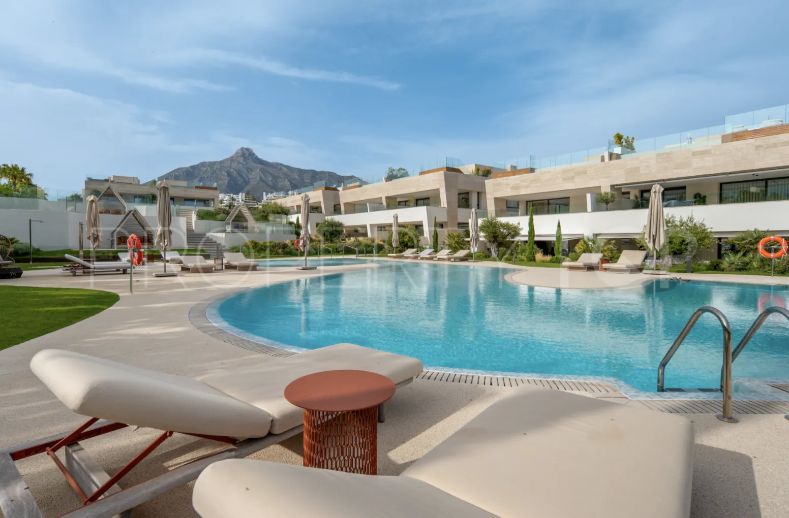 For sale Golden Mile 4 bedrooms apartment