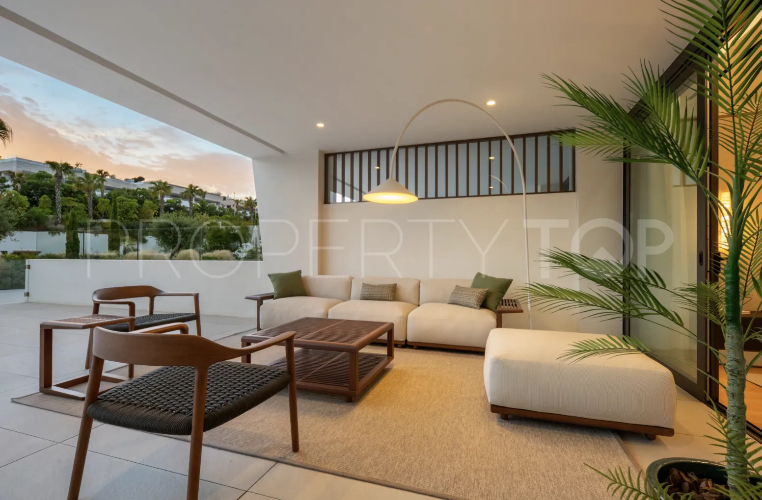 For sale Golden Mile 4 bedrooms apartment
