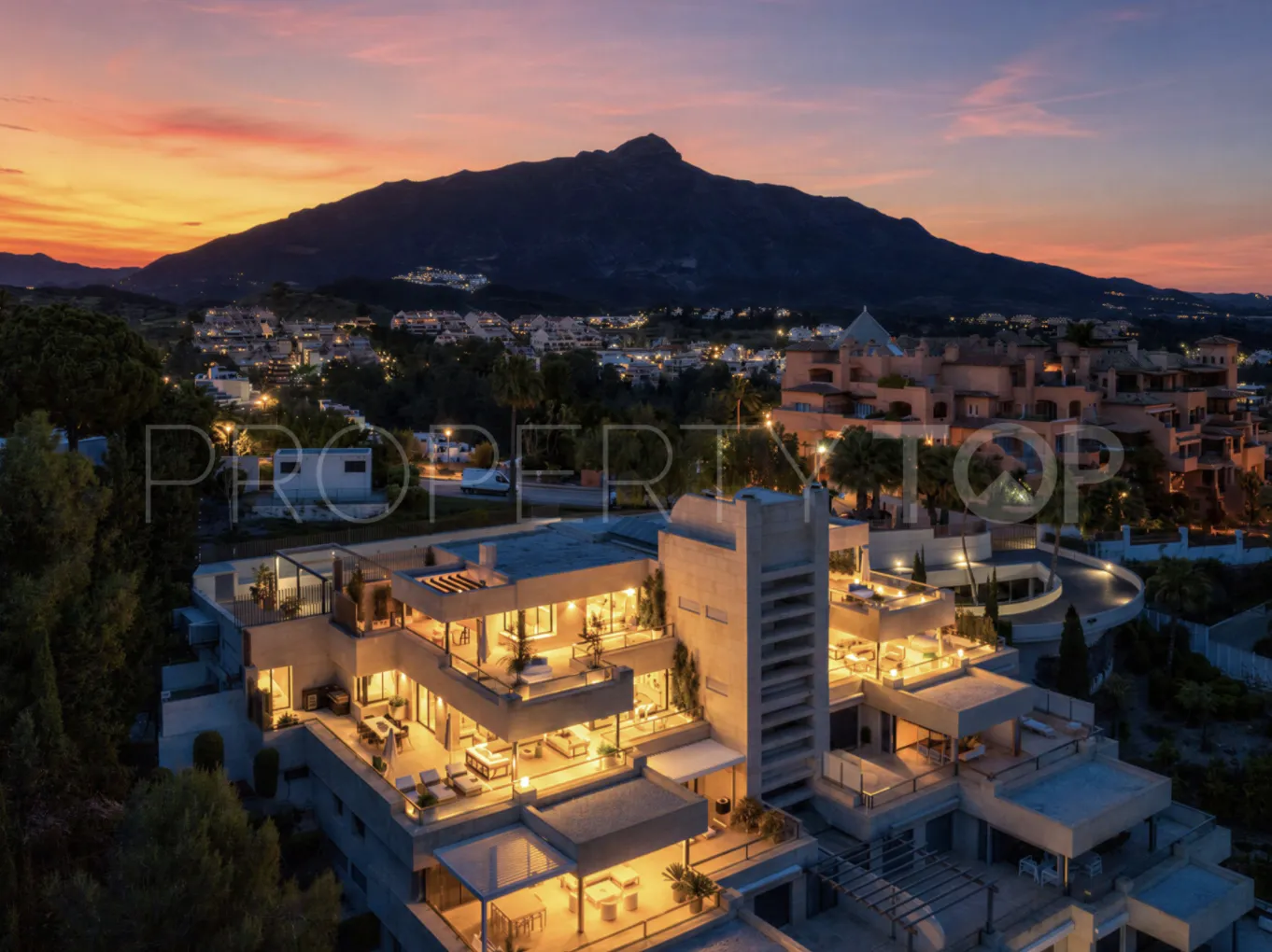 House for sale in Nueva Andalucia