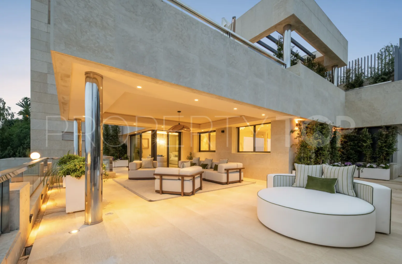 House for sale in Nueva Andalucia