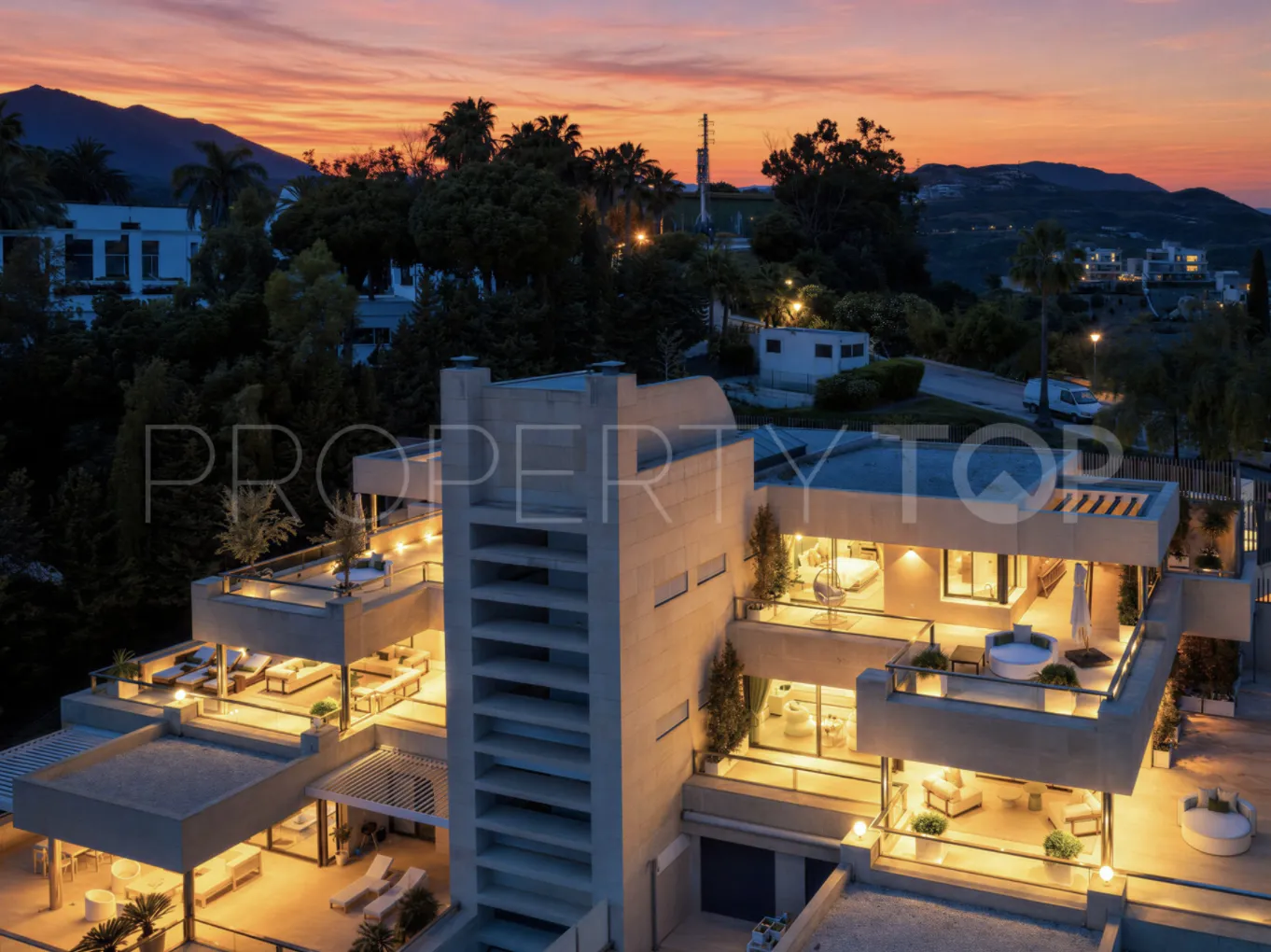 House for sale in Nueva Andalucia