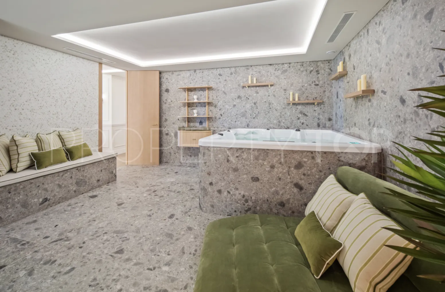 House for sale in Nueva Andalucia