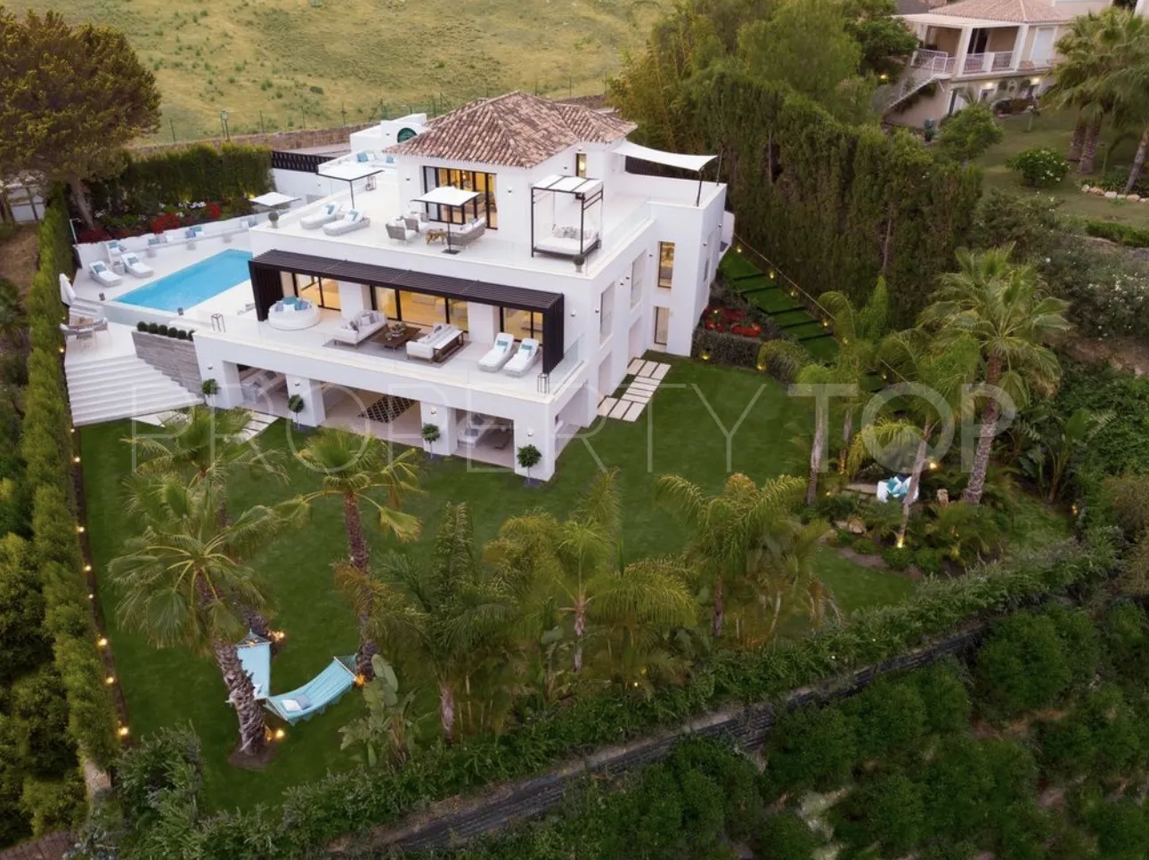 Villa de 5 dormitorios en venta en Nueva Andalucia