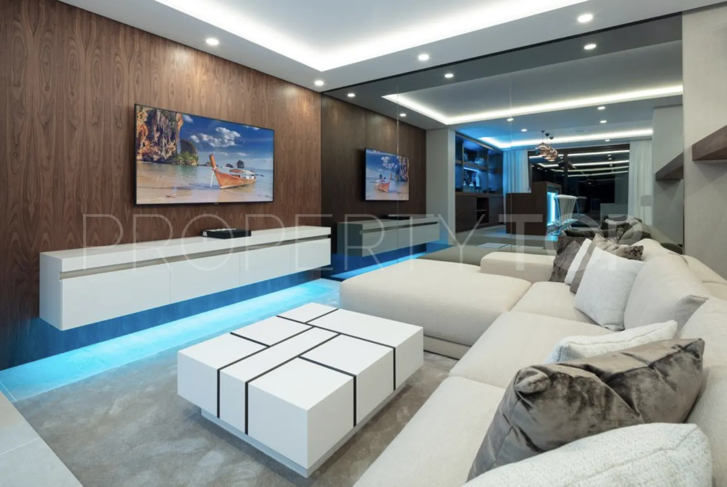 Villa de 5 dormitorios en venta en Nueva Andalucia