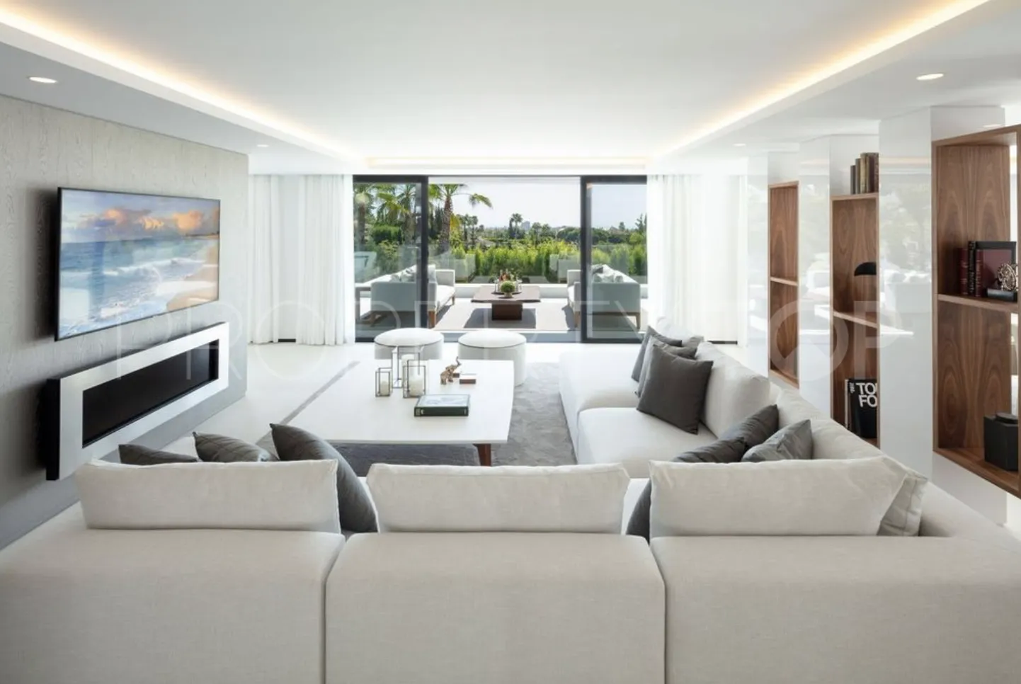 Villa de 5 dormitorios en venta en Nueva Andalucia