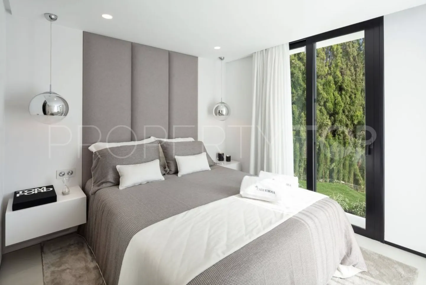 Villa de 5 dormitorios en venta en Nueva Andalucia