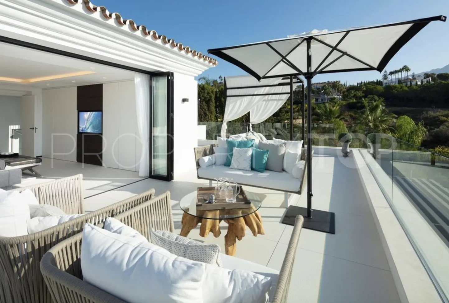 Villa de 5 dormitorios en venta en Nueva Andalucia