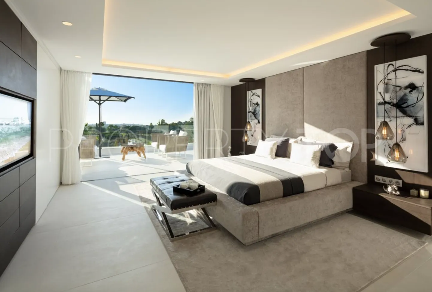 Villa de 5 dormitorios en venta en Nueva Andalucia
