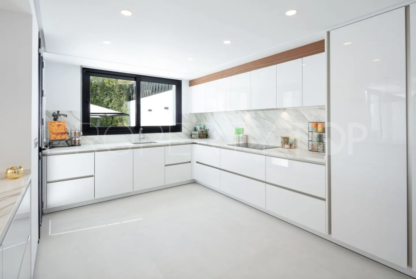 Villa de 5 dormitorios en venta en Nueva Andalucia