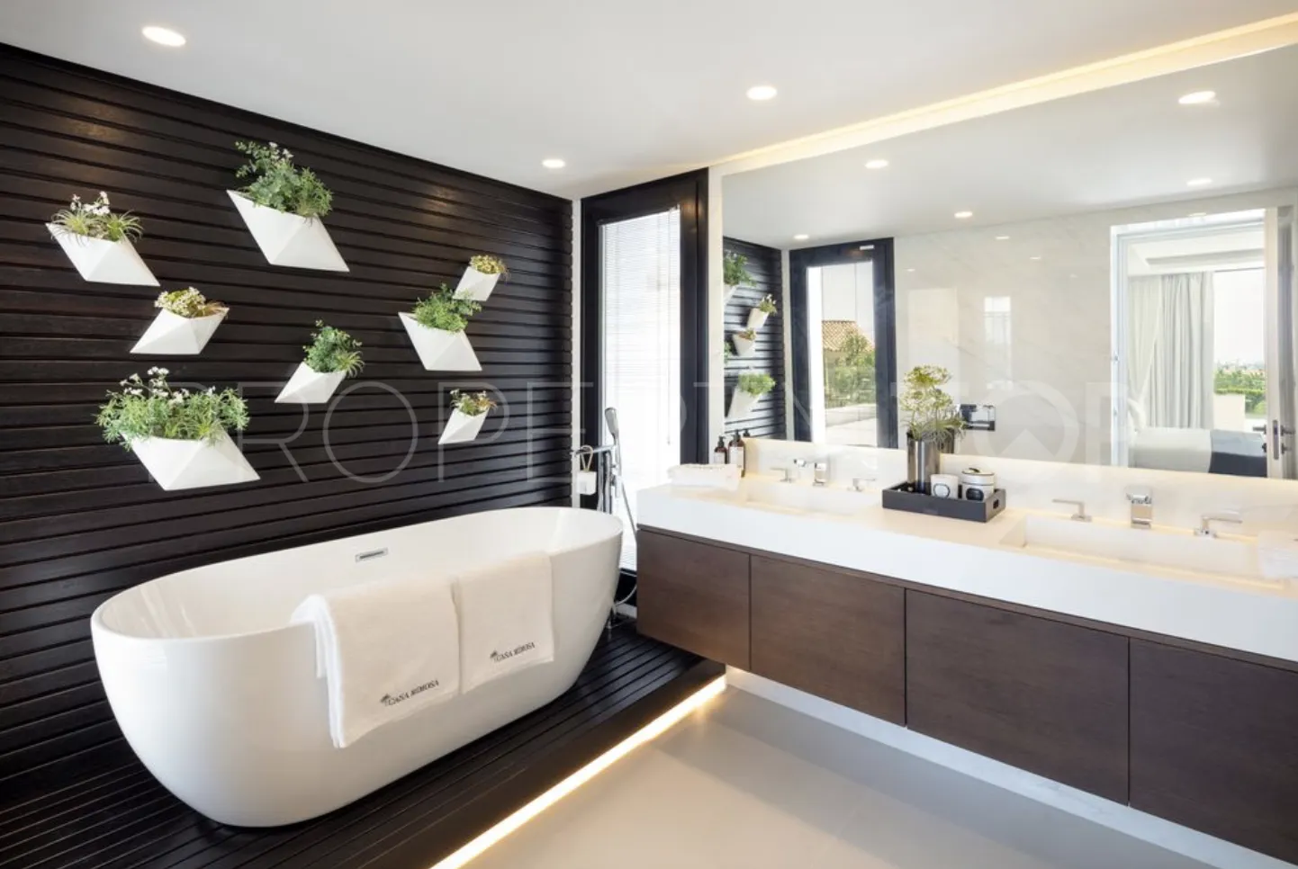 Villa de 5 dormitorios en venta en Nueva Andalucia