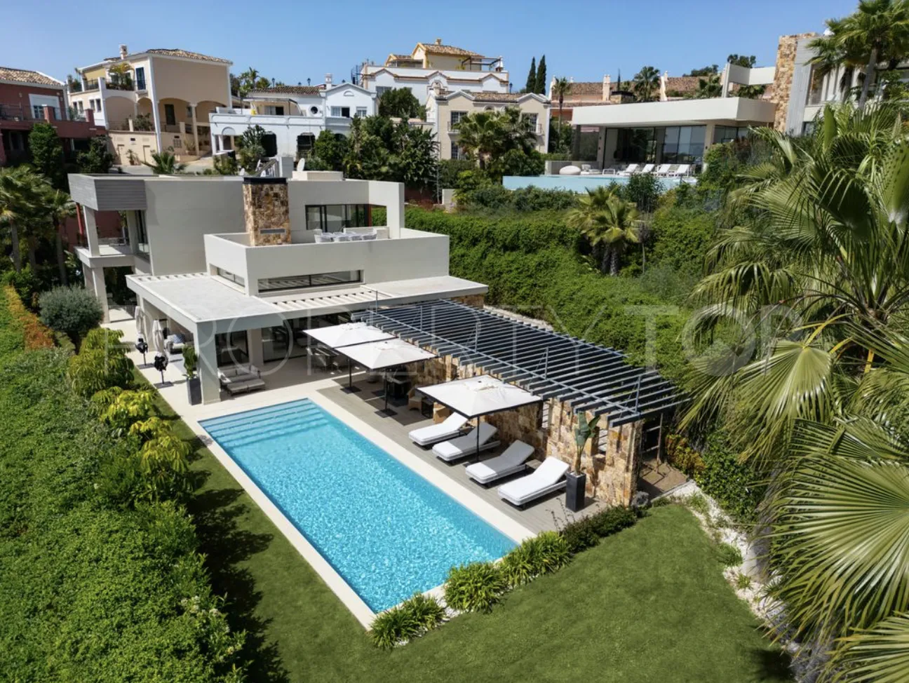 Villa en venta en Nueva Andalucia con 5 dormitorios