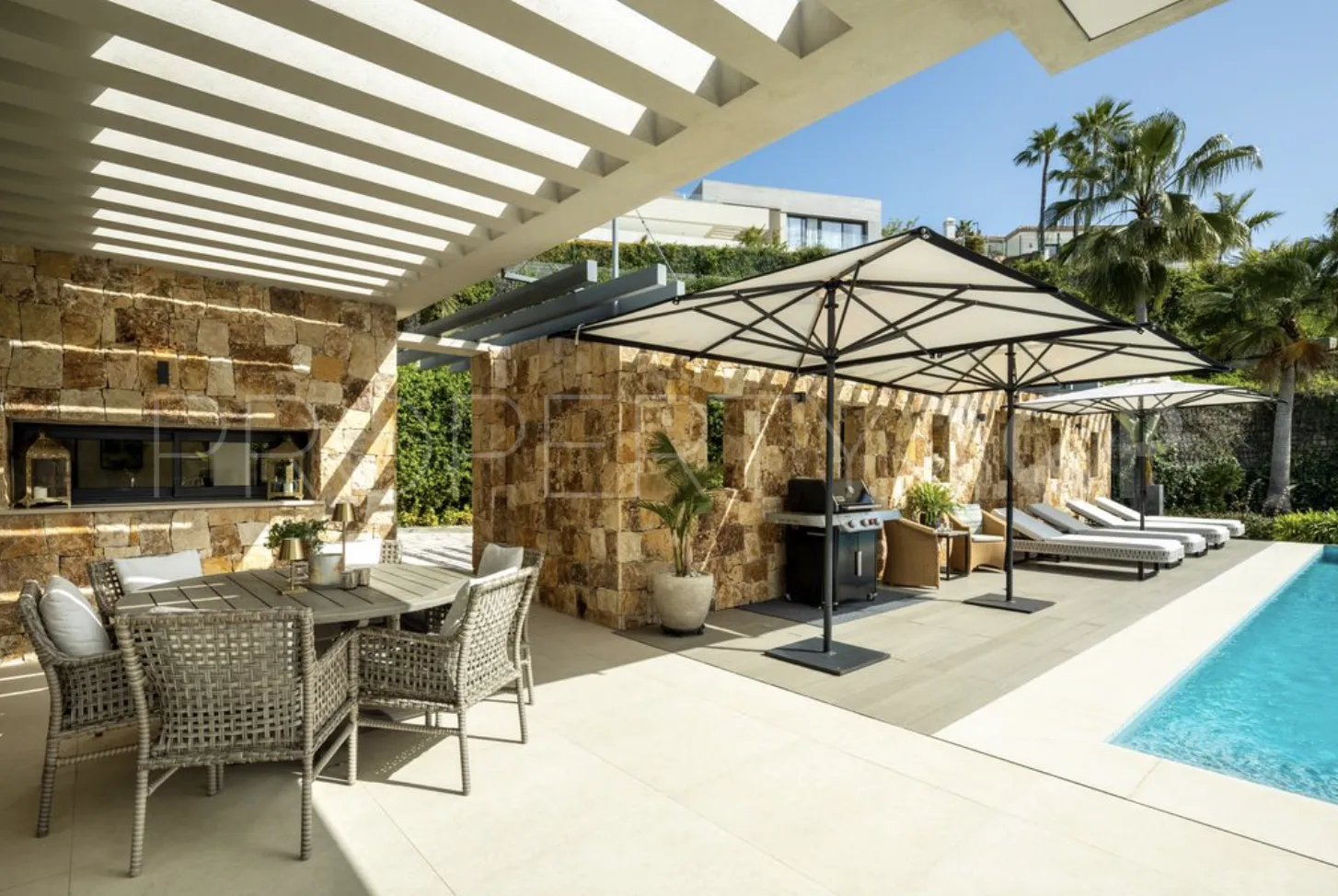 Villa en venta en Nueva Andalucia con 5 dormitorios