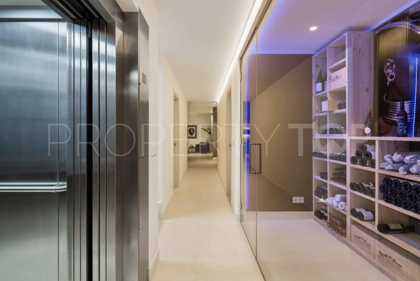 Villa en venta en Nueva Andalucia con 5 dormitorios